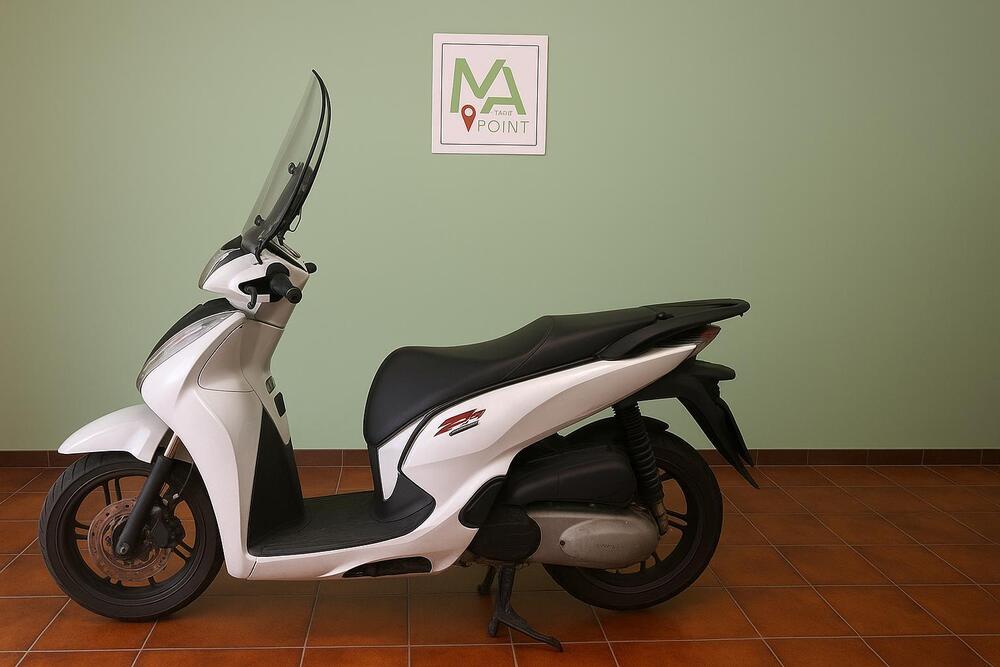 Honda SH 300 i ABS (2016 - 20) (3)