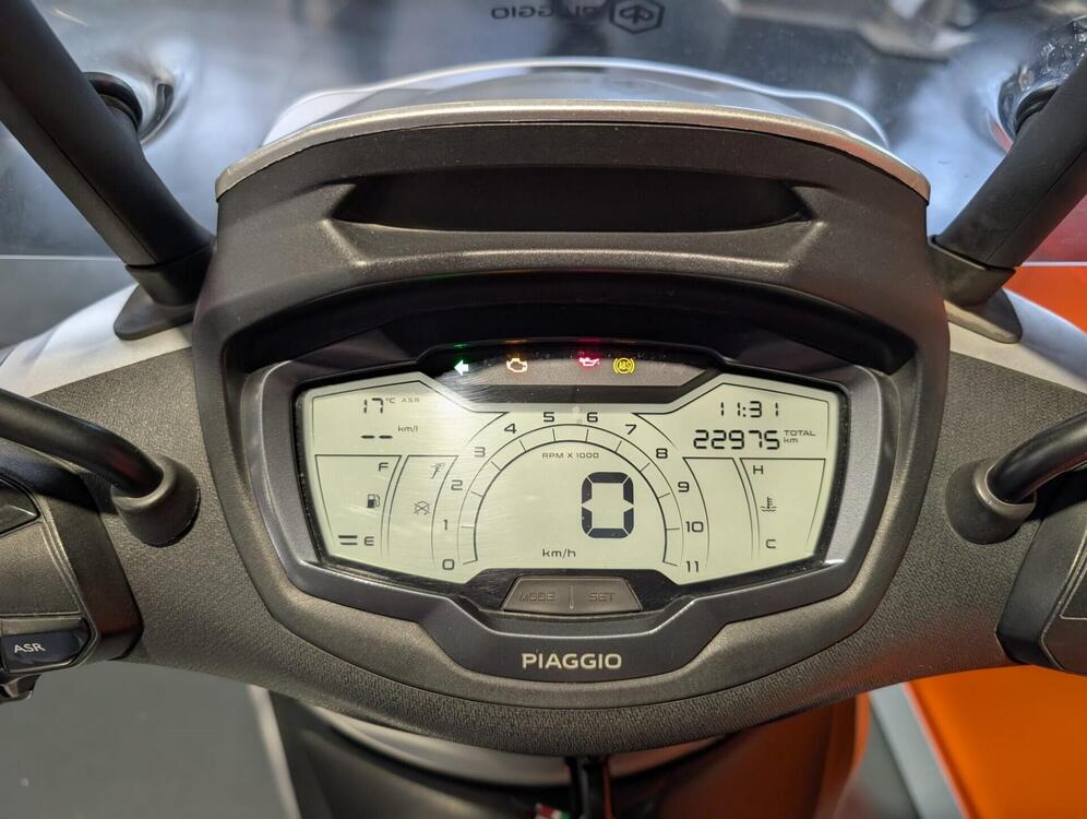 Piaggio Beverly 300 Hpe (2021) (4)