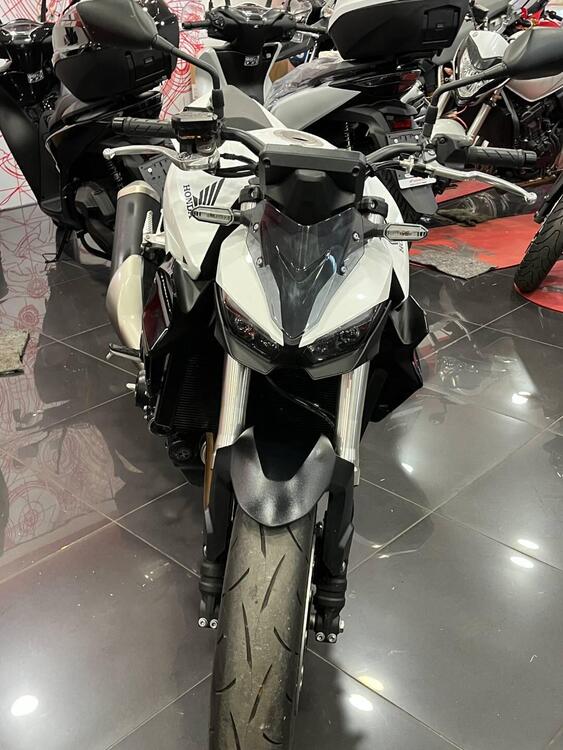 Honda CB 1000 Hornet (2025) (3)