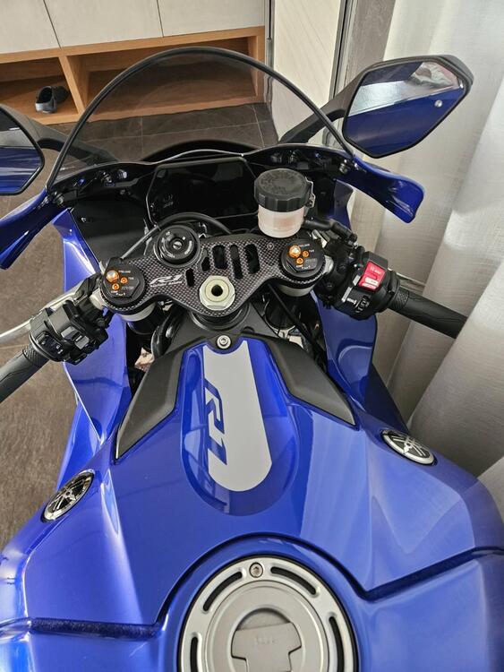 Yamaha YZF R1 (2020 - 25) (2)