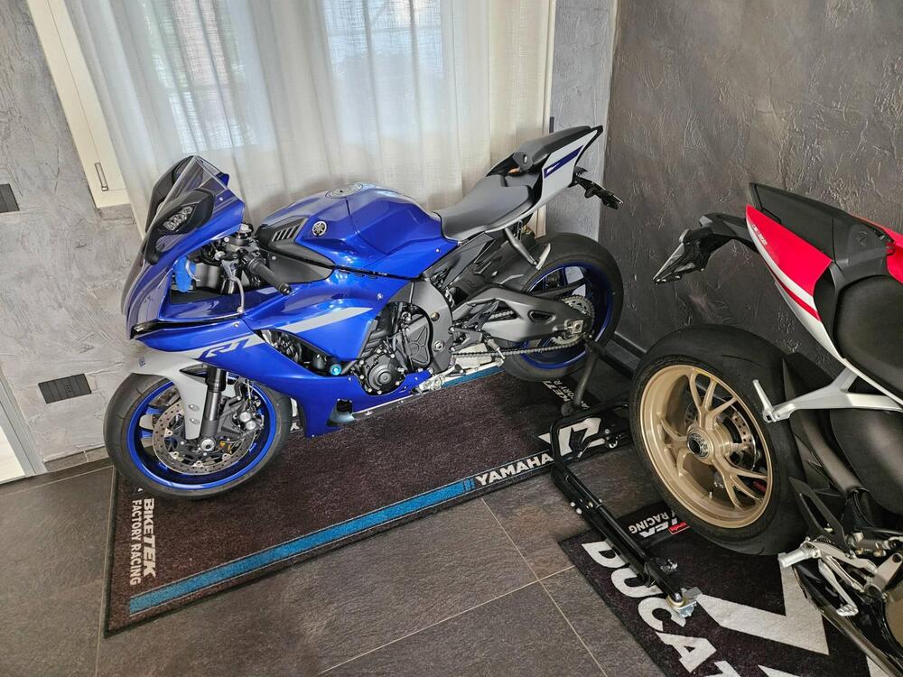 Yamaha YZF R1 (2020 - 25)