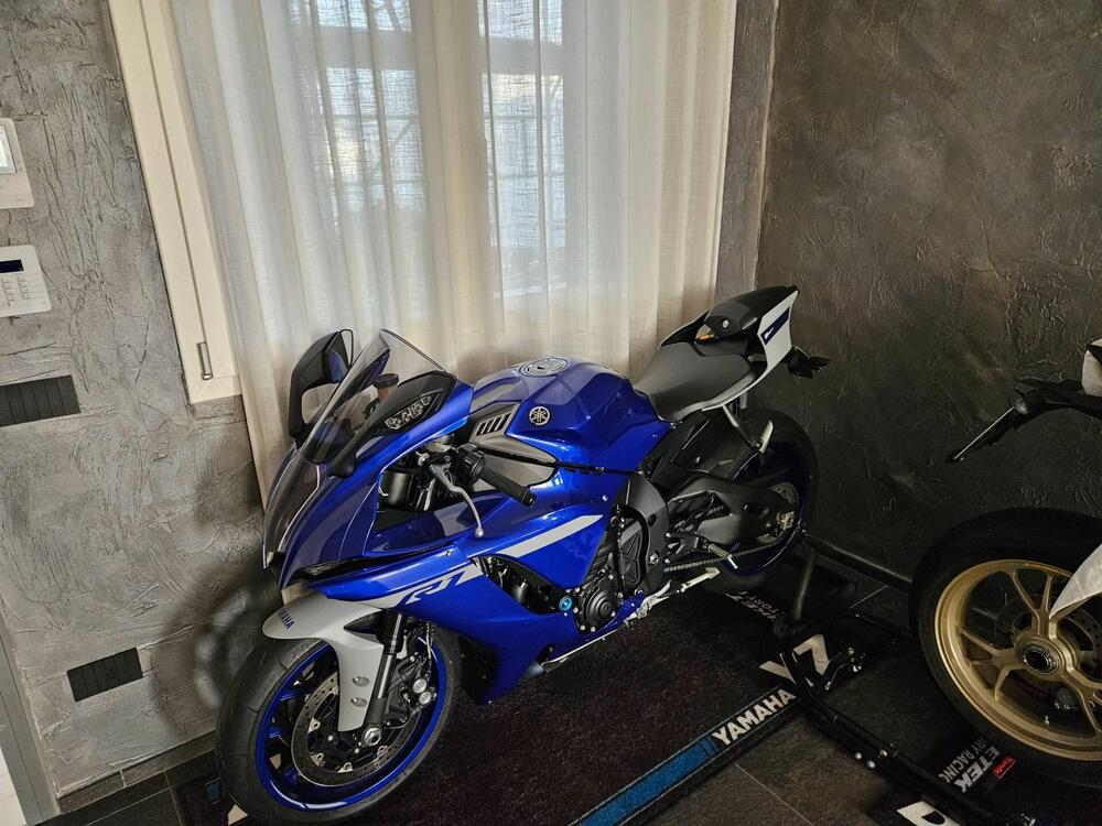 Yamaha YZF R1 (2020 - 25) (3)