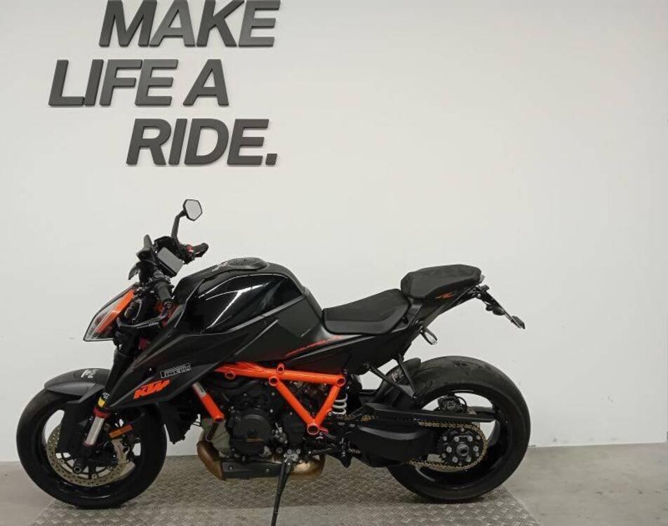 KTM 1290 Super Duke R (2021) (2)
