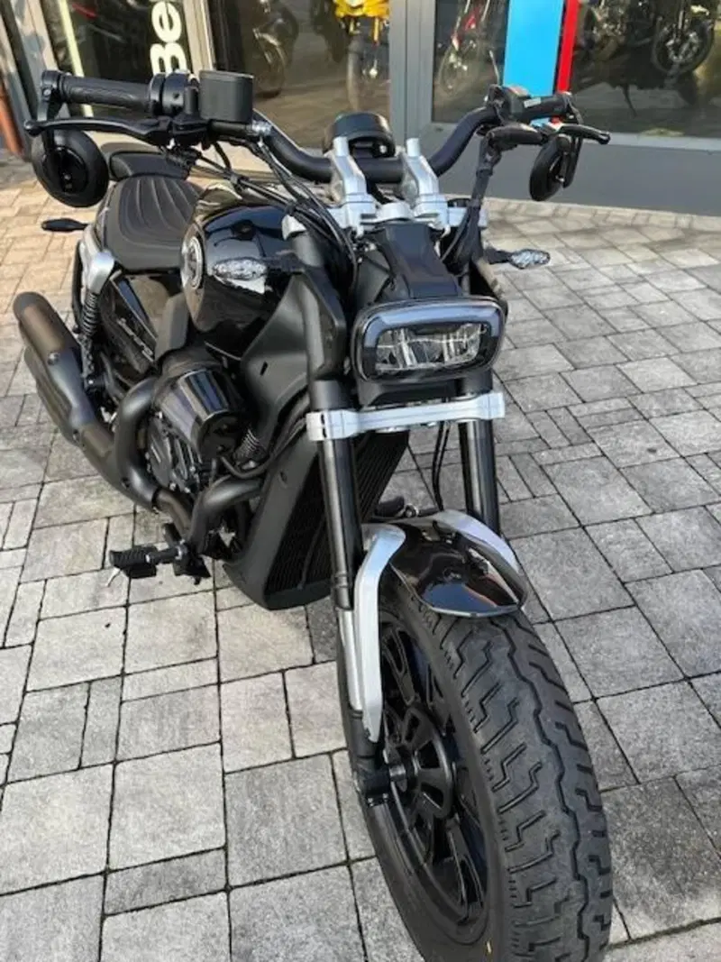 Benelli Leoncino 400 Bobber (2026) (3)