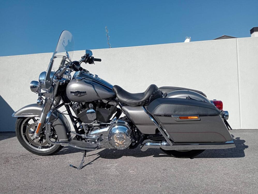 Harley-Davidson 1690 Road King (2013 - 16) - FLHR (2)
