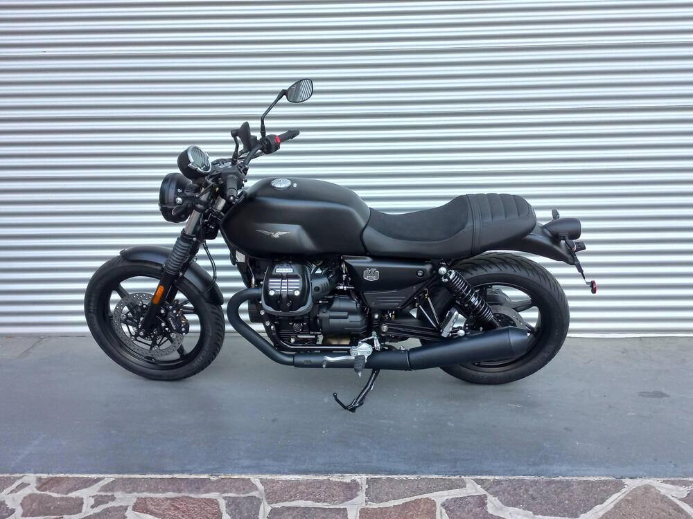 Moto Guzzi V7 Stone (2025) (5)