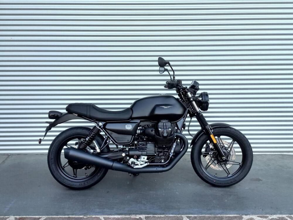 Moto Guzzi V7 Stone (2025) (2)