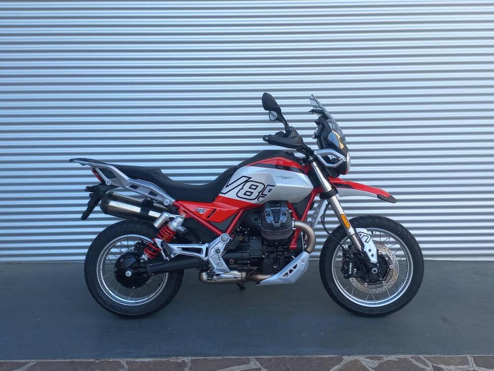 Moto Guzzi V85 TT (2024 - 25) (2)