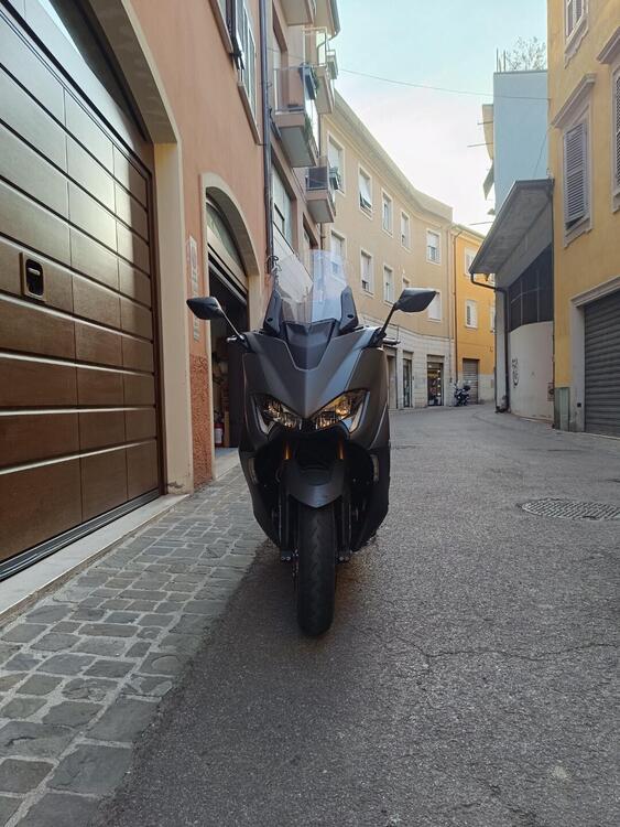 Yamaha T-Max 560 Tech Max (2021) (2)