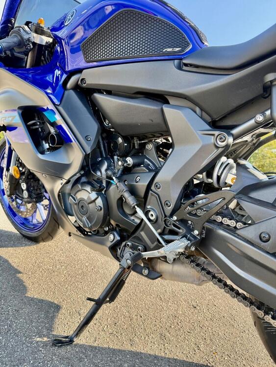 Yamaha YZF R7 (2021 - 25) (4)