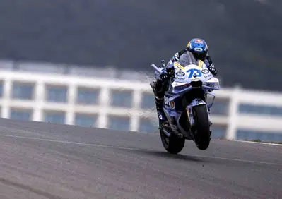 MotoGP 2025. GP del Portogallo. Alex Marquez batte Pedro Acosta e vince la Sprint, terzo Bezzecchi [RISULTATI]