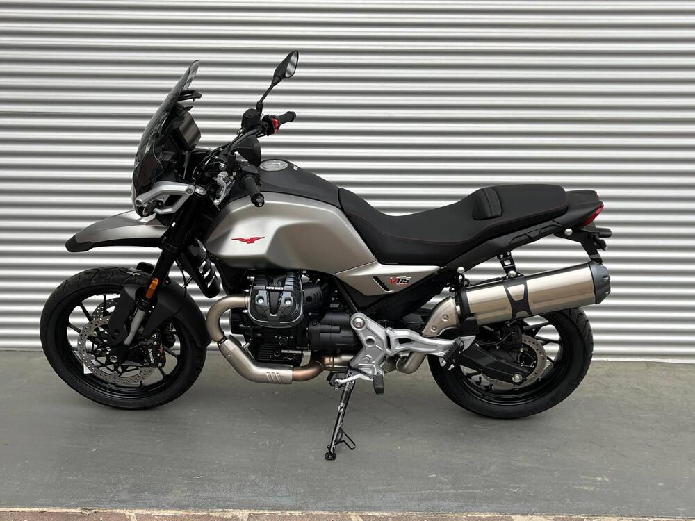 Moto Guzzi V85 Strada (2024 - 25) (5)