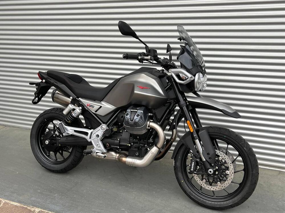 Moto Guzzi V85 Strada (2024 - 25) (3)