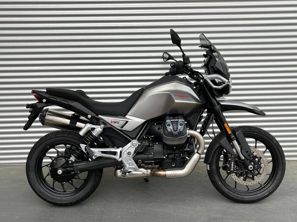 Moto Guzzi V85 Strada (2024 - 25) (2)