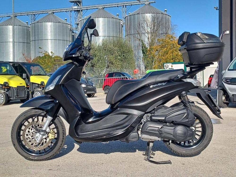 Piaggio Beverly 300 S i.e. ABS-ASR (2016 - 20) (2)