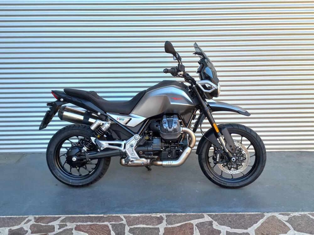 Moto Guzzi V85 Strada (2024 - 25) (2)