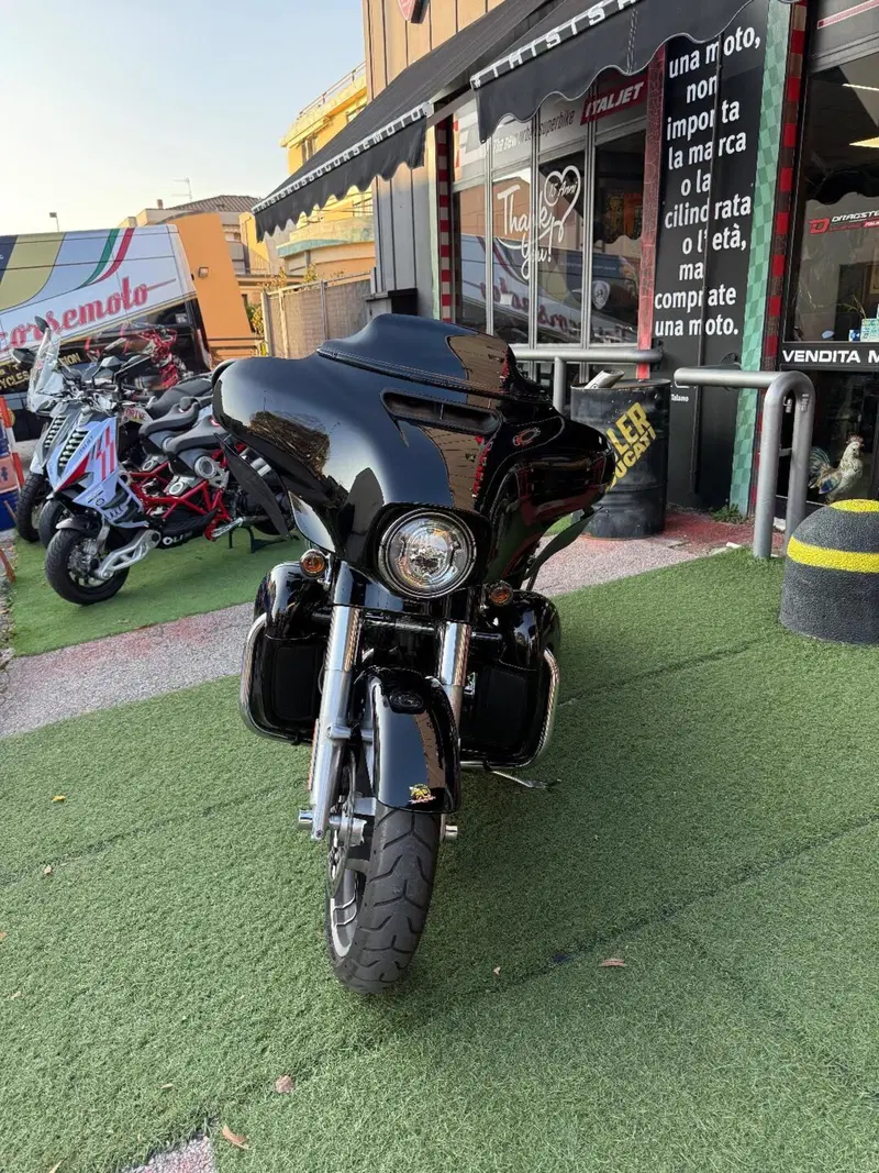 Harley-Davidson 107 Street Glide Special (2017 - 19) - FLHXS (9)