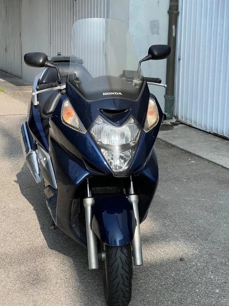 Honda Silver Wing 600 (2001 - 05) (2)