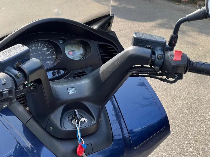 Honda Silver Wing 600 (2001 - 05) (7)