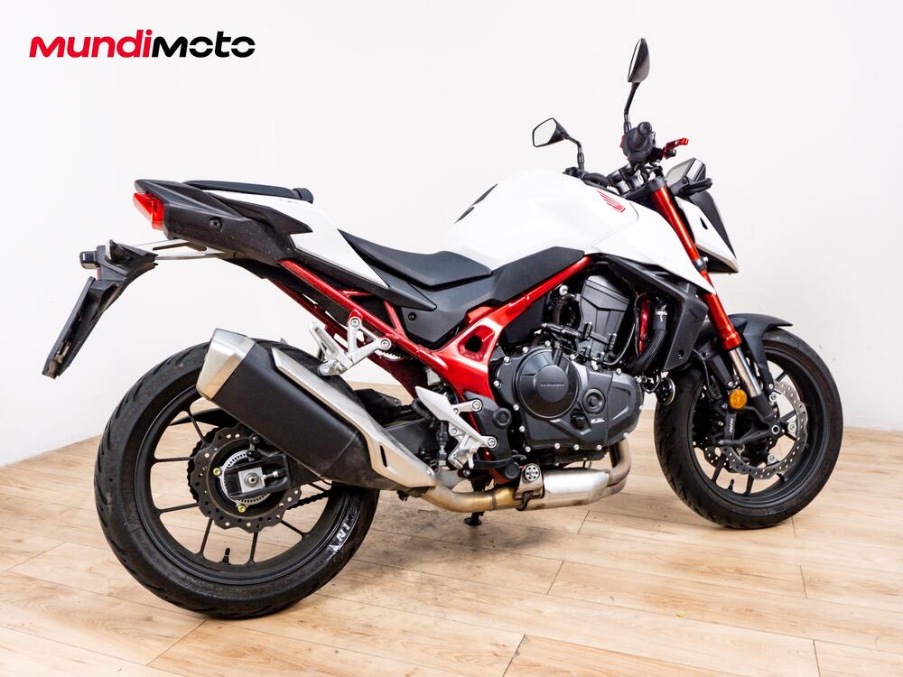 Honda CB 750 Hornet (2025) (3)