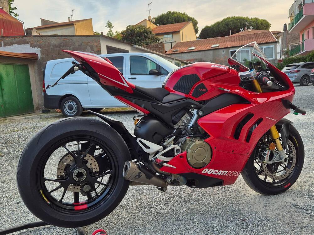 Ducati Panigale V4 S 1100 (2021) (4)