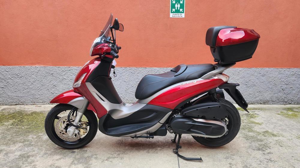 Piaggio Beverly 350 SportTouring ie ABS (2011 - 17) (2)