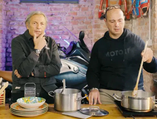 Tra moto e fornelli: abbiamo fatto il risotto allo chef La Mantia