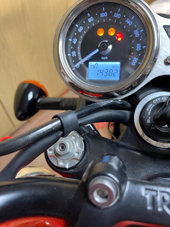 Triumph Bonneville T100 (2017 - 20) (2)