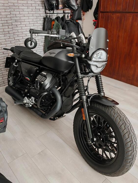 Moto Guzzi V9 Bobber (2021 - 25)