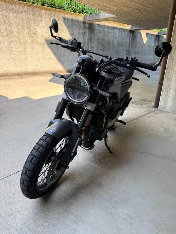 Husqvarna Svartpilen 401 (2021 - 23) (3)