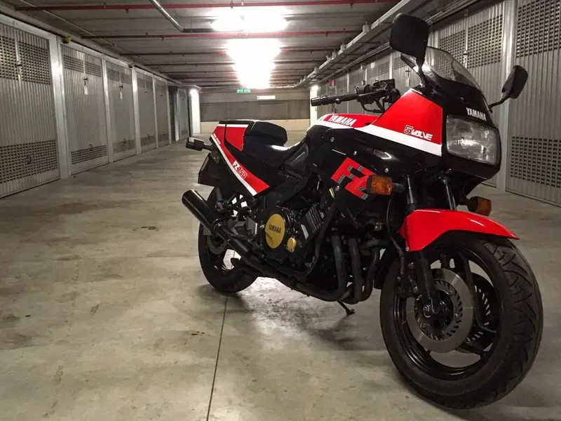 Yamaha FZ 750 (6)
