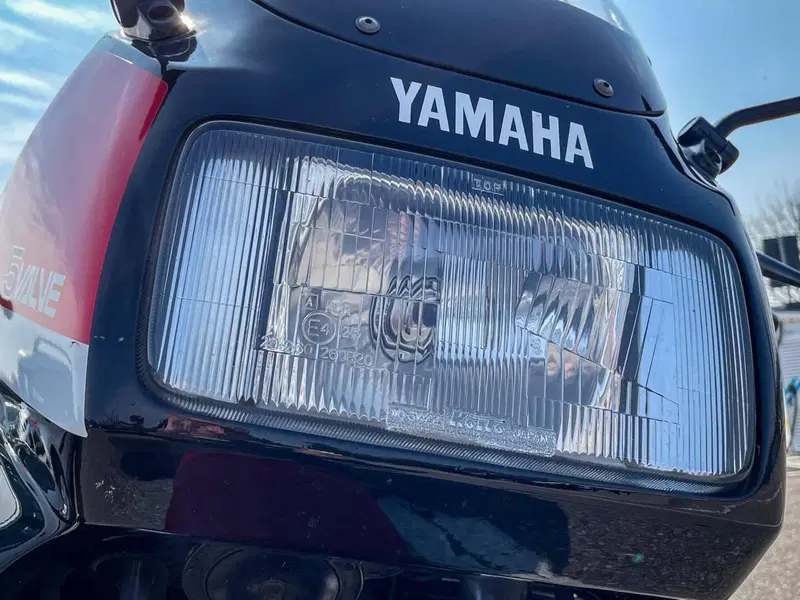 Yamaha FZ 750 (8)
