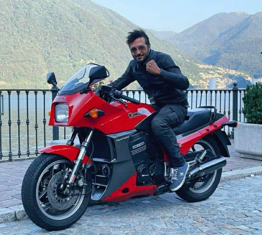 Kawasaki GPZ 900R (2)