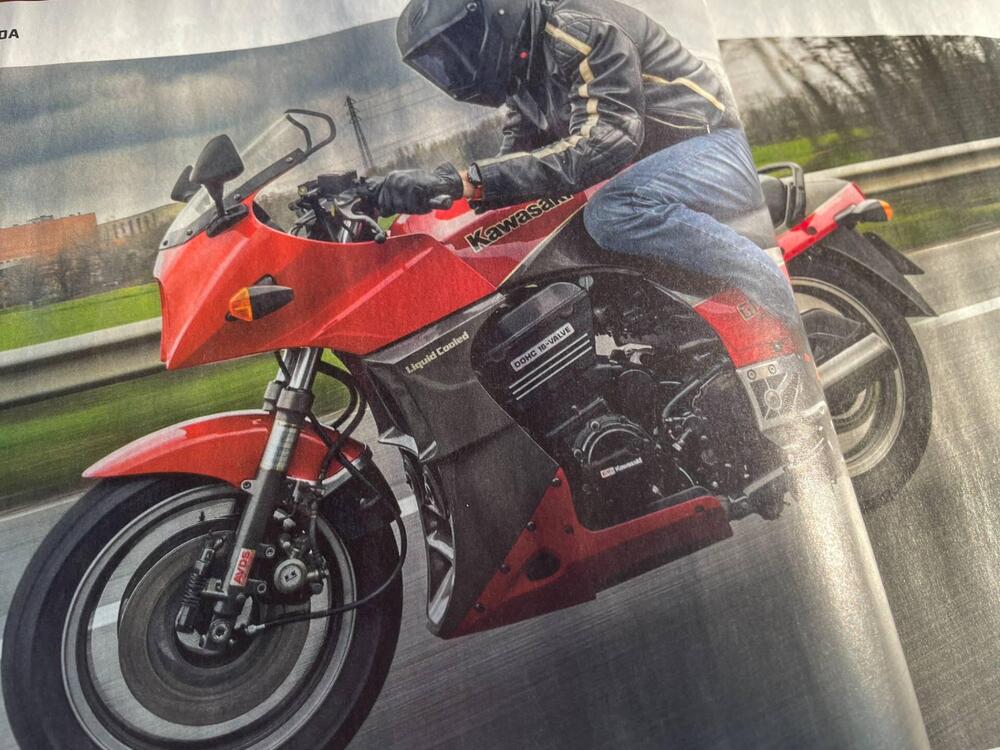 Kawasaki GPZ 900R (3)