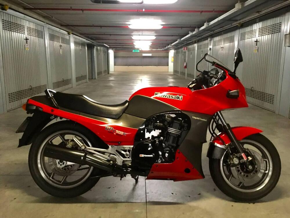 Kawasaki GPZ 900R