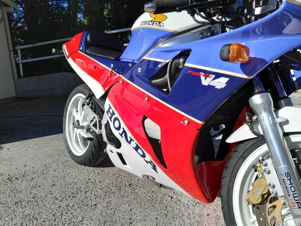 Honda Vfr750r rc30 replica