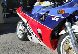 Honda Vfr750r rc30 replica d'epoca