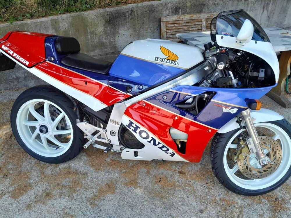 Honda Vfr750r rc30 replica (2)