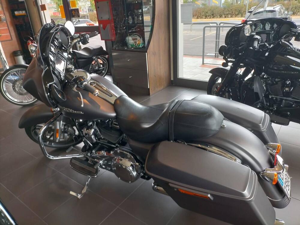Harley-Davidson 107 Street Glide (2017 - 19) - FLHX (2)