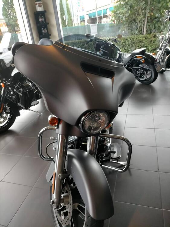 Harley-Davidson 107 Street Glide (2017 - 19) - FLHX (4)