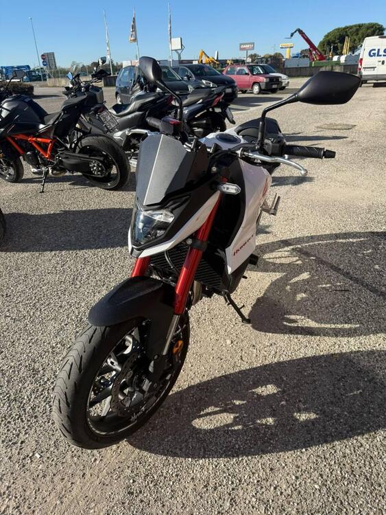 Honda CB 750 Hornet (2023 - 24) (5)