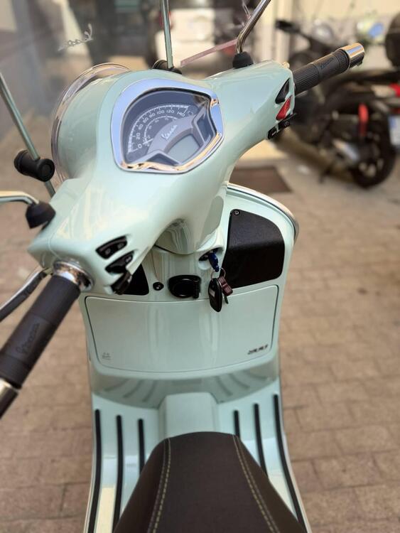 Vespa GTS 300 Hpe (2021 - 22) (2)