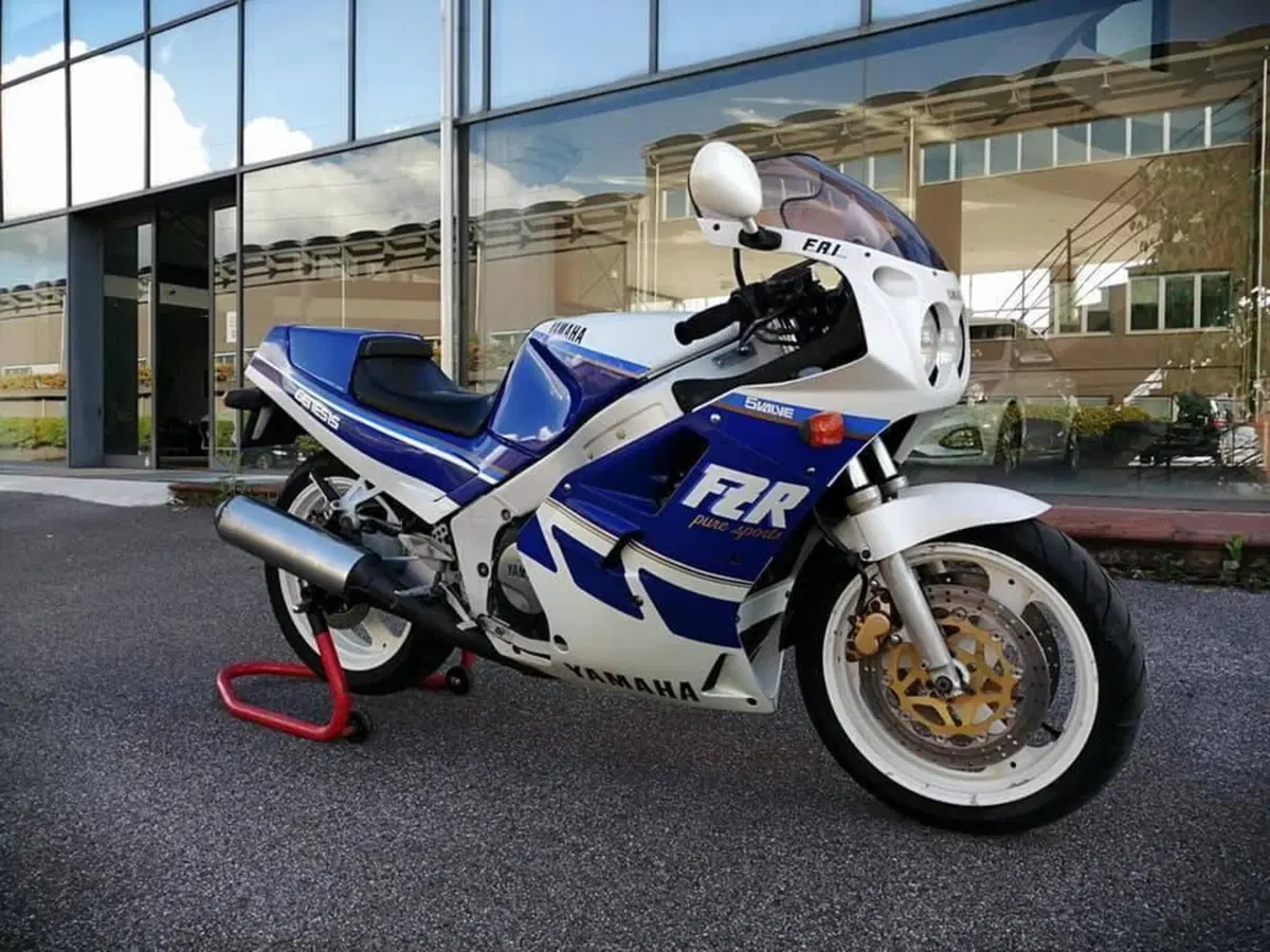Yamaha FZR 1000 EXUP  (2)