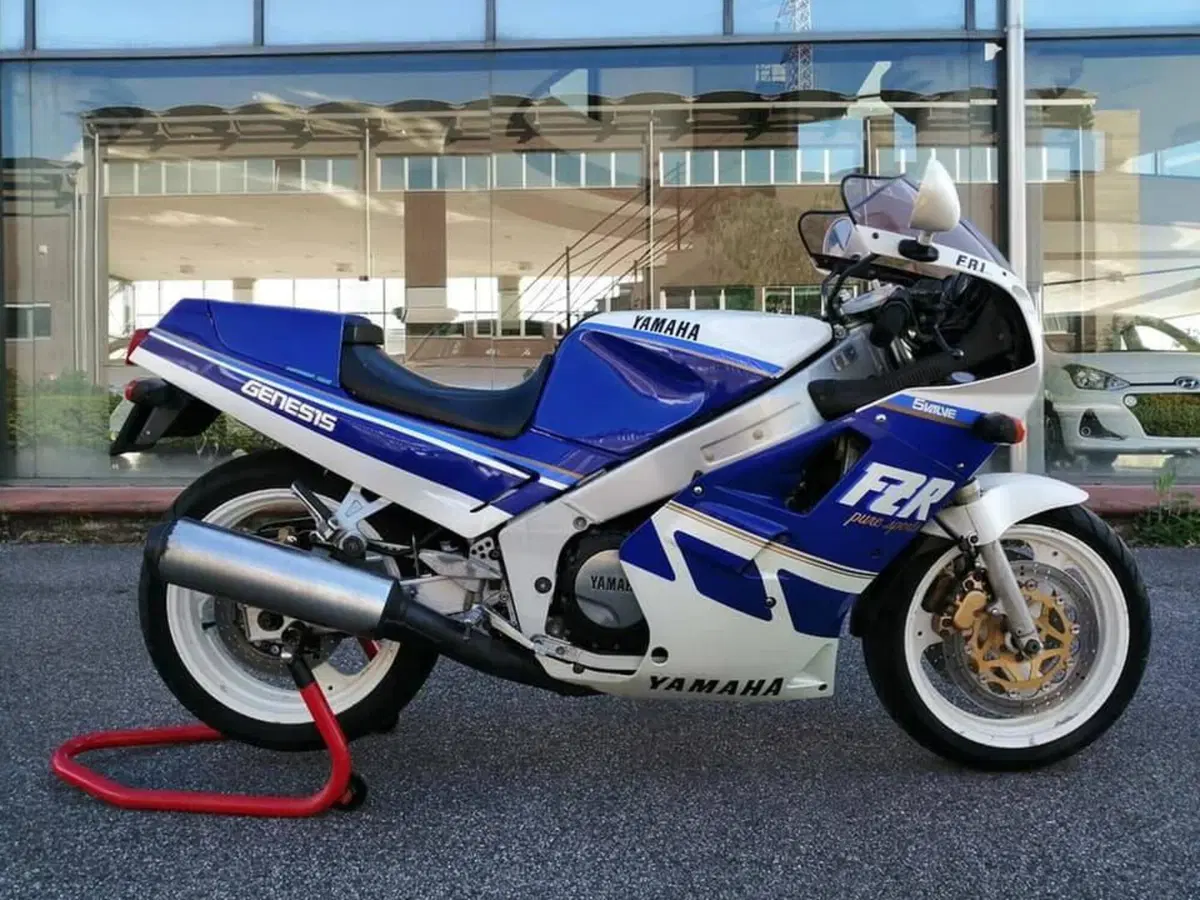 Yamaha FZR 1000 EXUP  (3)