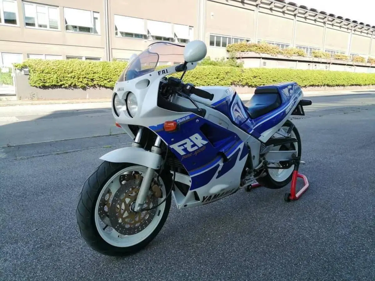 Yamaha FZR 1000 EXUP  (6)