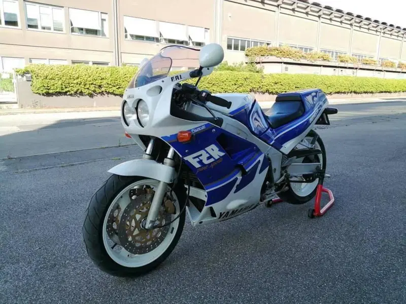 Yamaha FZR 1000 EXUP  (6)