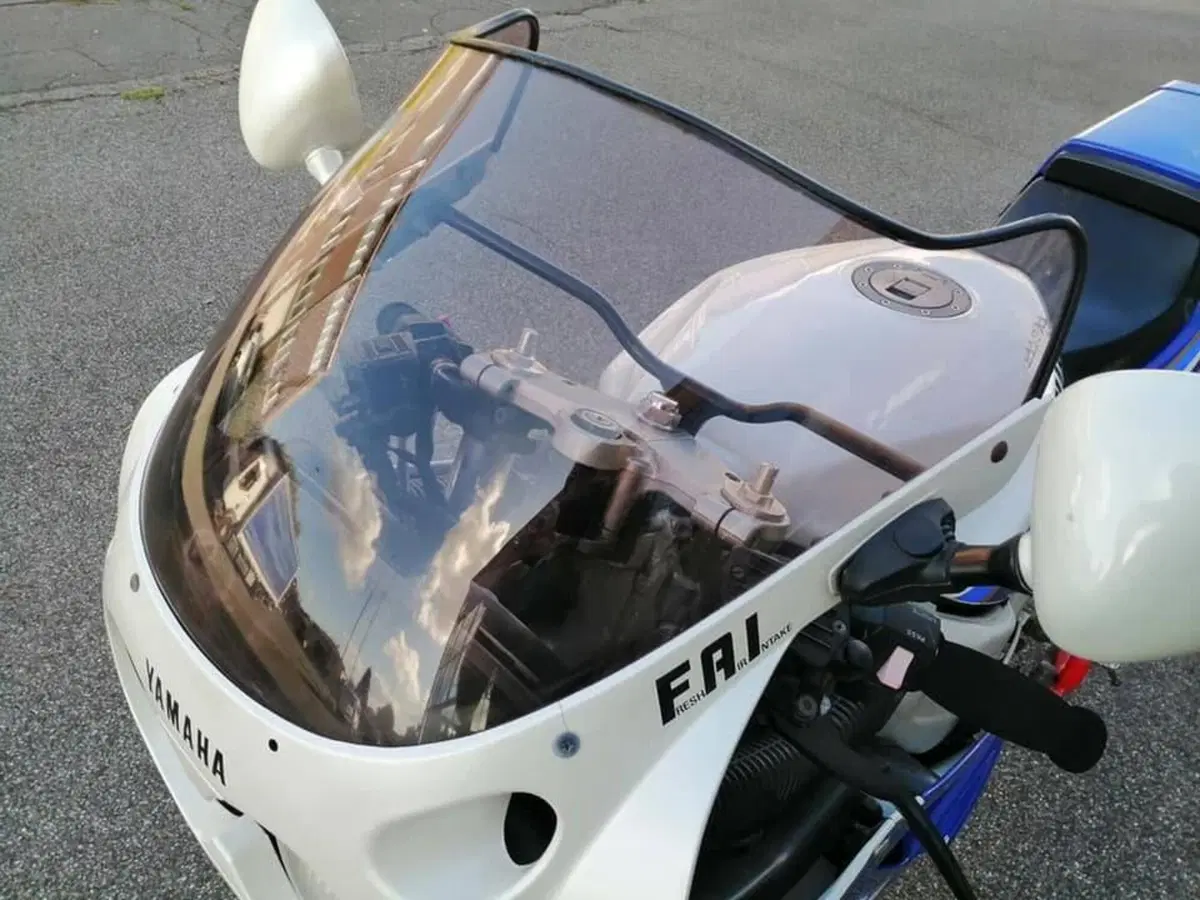 Yamaha FZR 1000 EXUP  (7)
