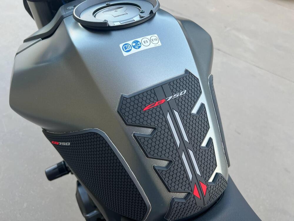 Honda CB 750 Hornet (2023 - 24) (5)