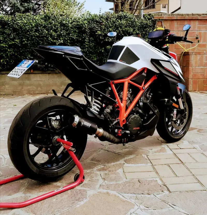 KTM 1290 Super Duke R (2019) (2)