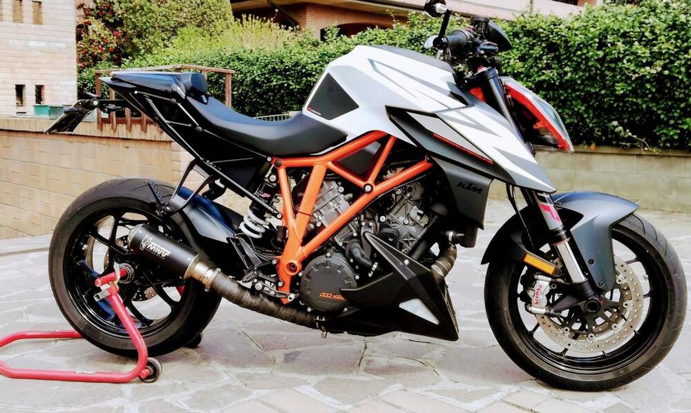 KTM 1290 Super Duke R (2019) (3)